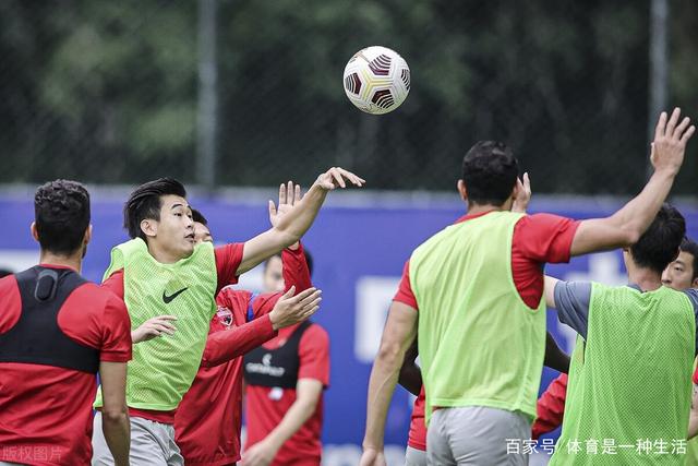 西甲-莱万多夫斯基帽子戏法 巴萨4-2瓦伦西亚